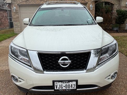 Used 2016 Nissan Pathfinder Platinum w/ Family Entertainment Package image 5