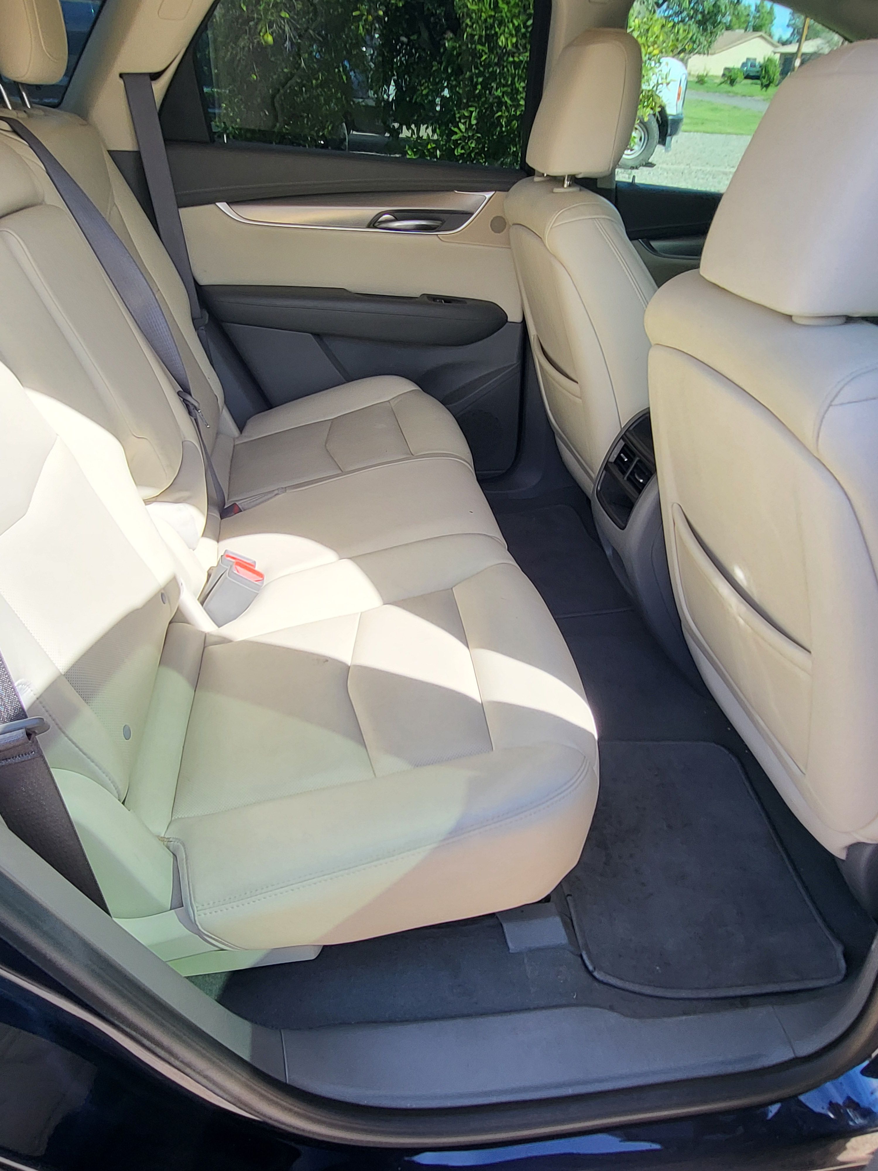 Used 2017 Cadillac XT5 Luxury w/ Driver Awareness Package AWD/4WD image 9