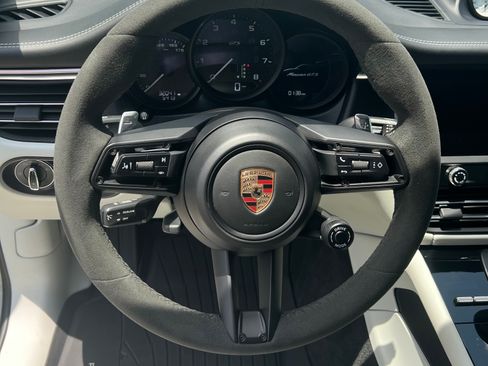Used 2023 Porsche Macan GTS w/ Premium Package Plus AWD/4WD image 8
