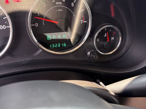 Used 2014 Jeep Wrangler Unlimited Rubicon w/ Connectivity Group AWD/4WD image 6