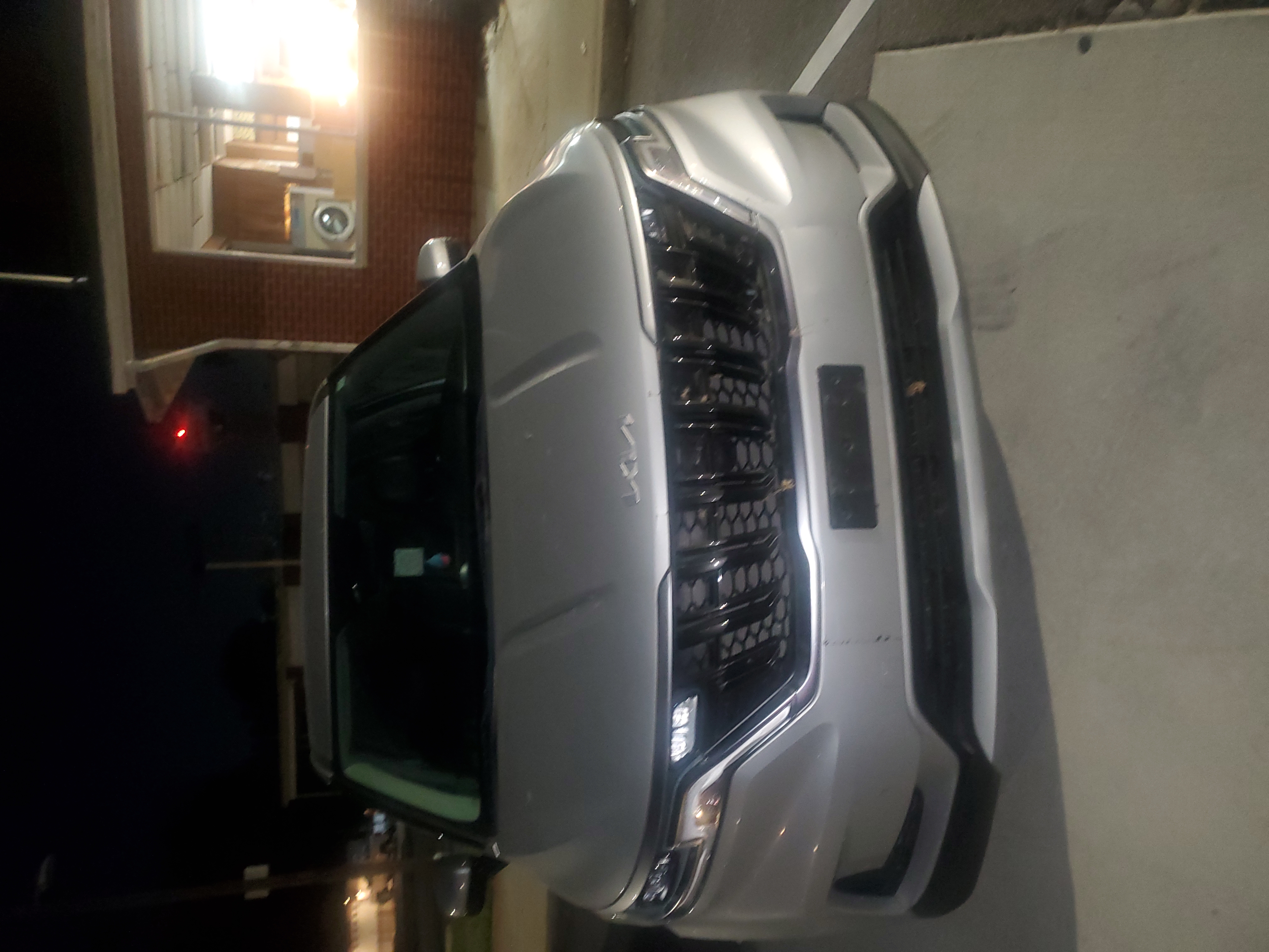 Used 2022 Kia Carnival LX FWD image 2