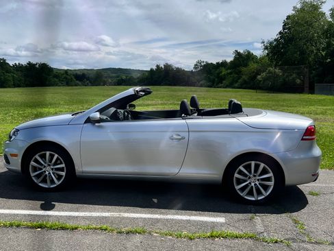 Used 2012 Volkswagen Eos Komfort FWD image 2
