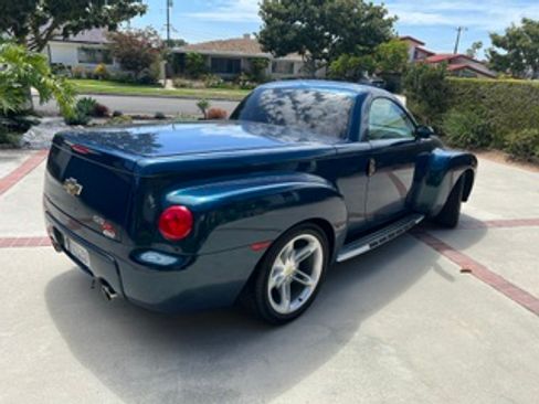 Used 2005 Chevrolet SSR w/ Preferred Equipment Group RWD image 9