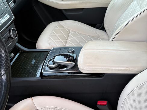 Used 2019 Mercedes-Benz GLE 400 400 4MATIC Sport Utility 4D image 9