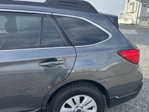 Used 2019 Subaru Outback 2.5i Premium image 6