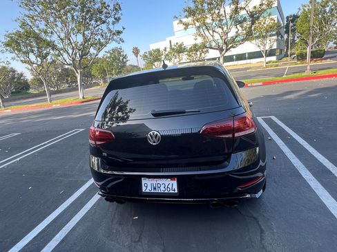 Used 2018 Volkswagen Golf R 4-Door image 8