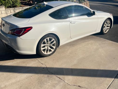 Used 2013 Hyundai Genesis 2.0T image 5