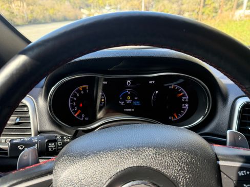 Used 2017 Jeep Grand Cherokee Trailhawk image 30