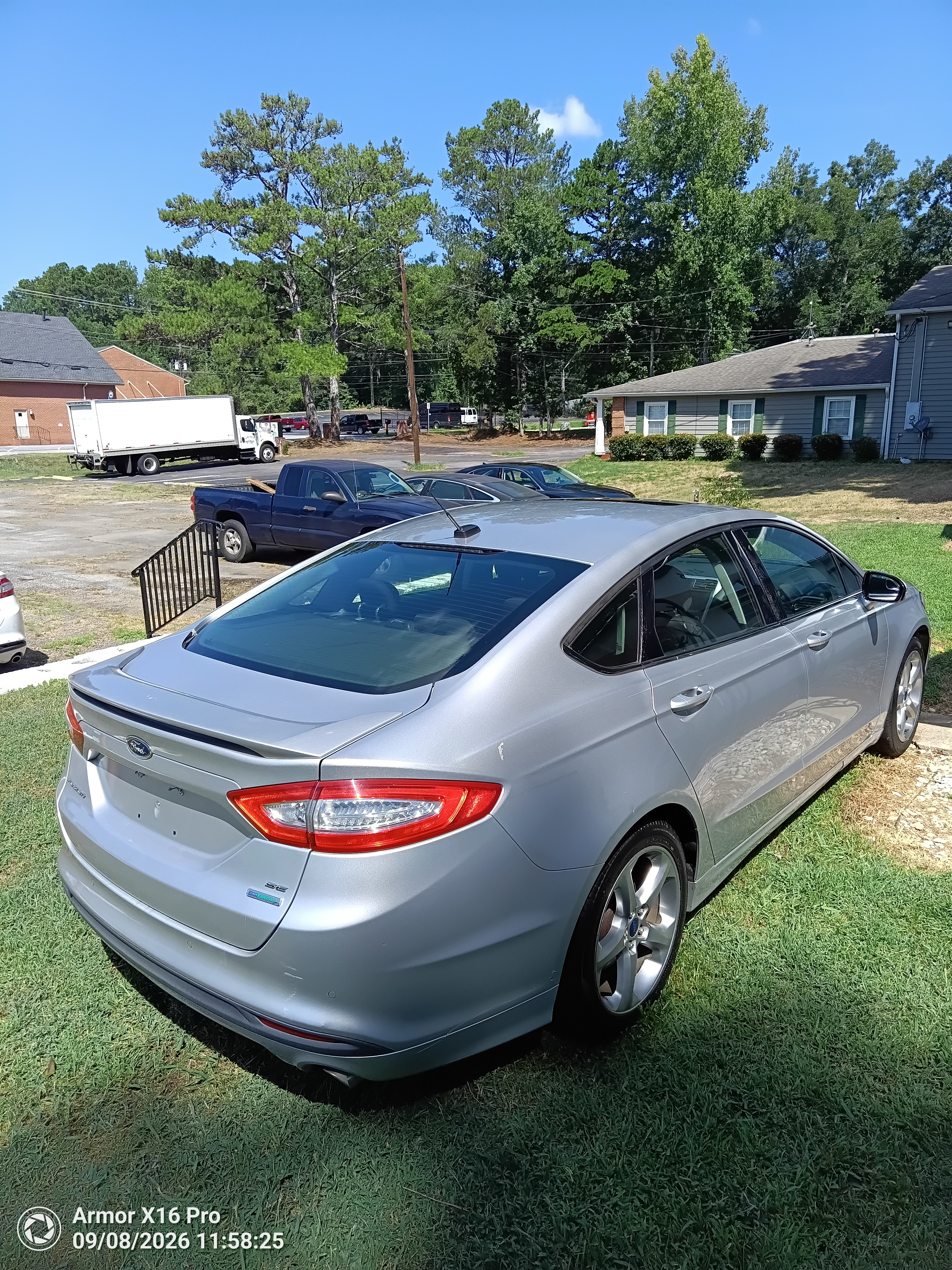 Used 2015 Ford Fusion SE FWD image 6