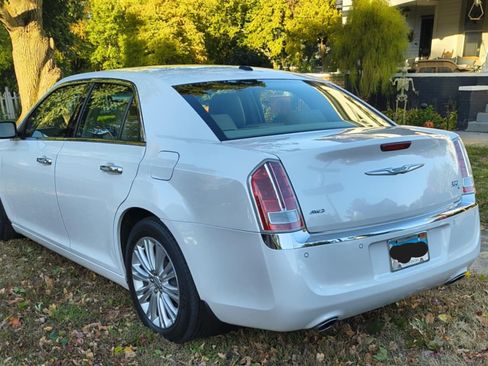 Used 2012 Chrysler 300 C image 9