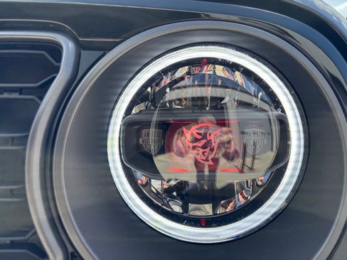 Used 2025 Jeep Gladiator Rubicon AWD/4WD image 4
