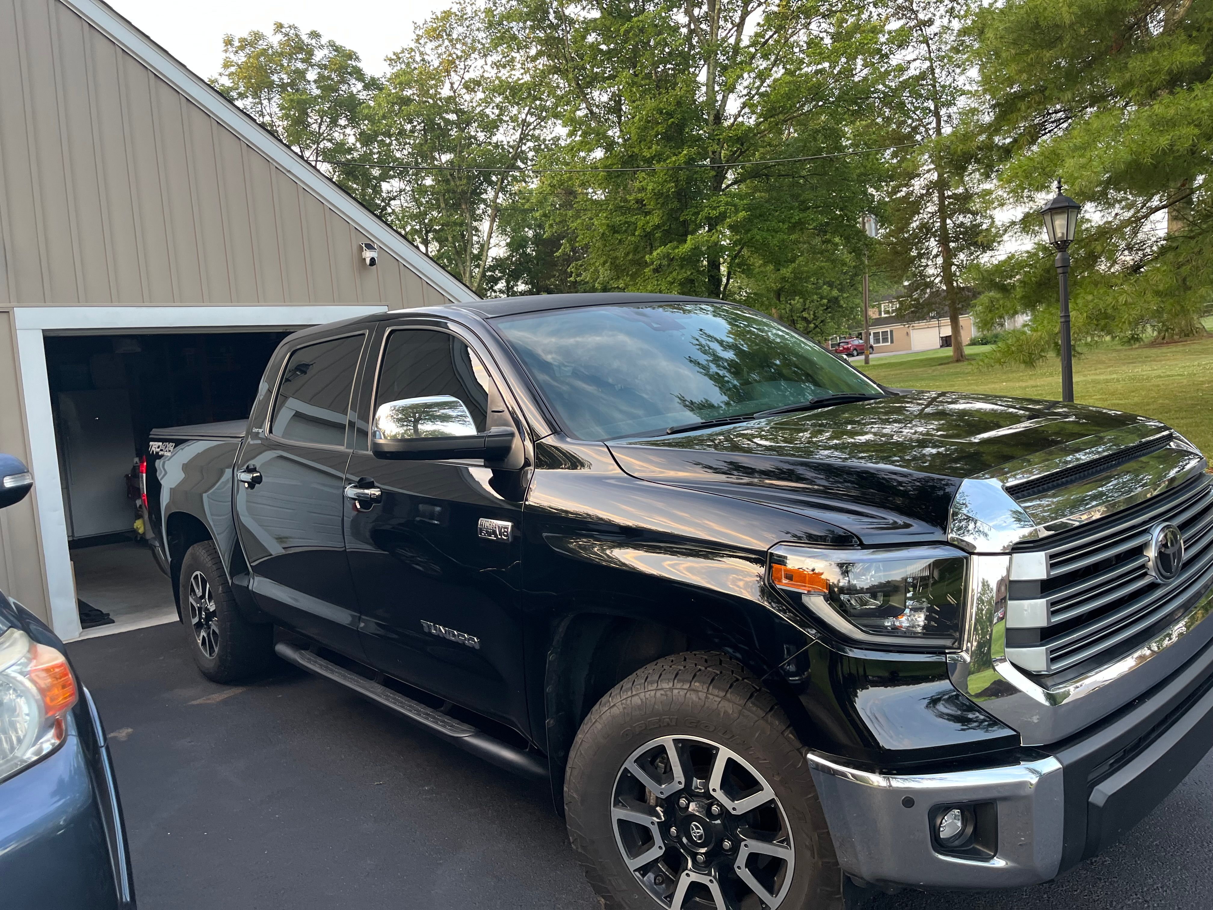 Used 2021 Toyota Tundra Limited w/ Limited Premium Package AWD/4WD image 1