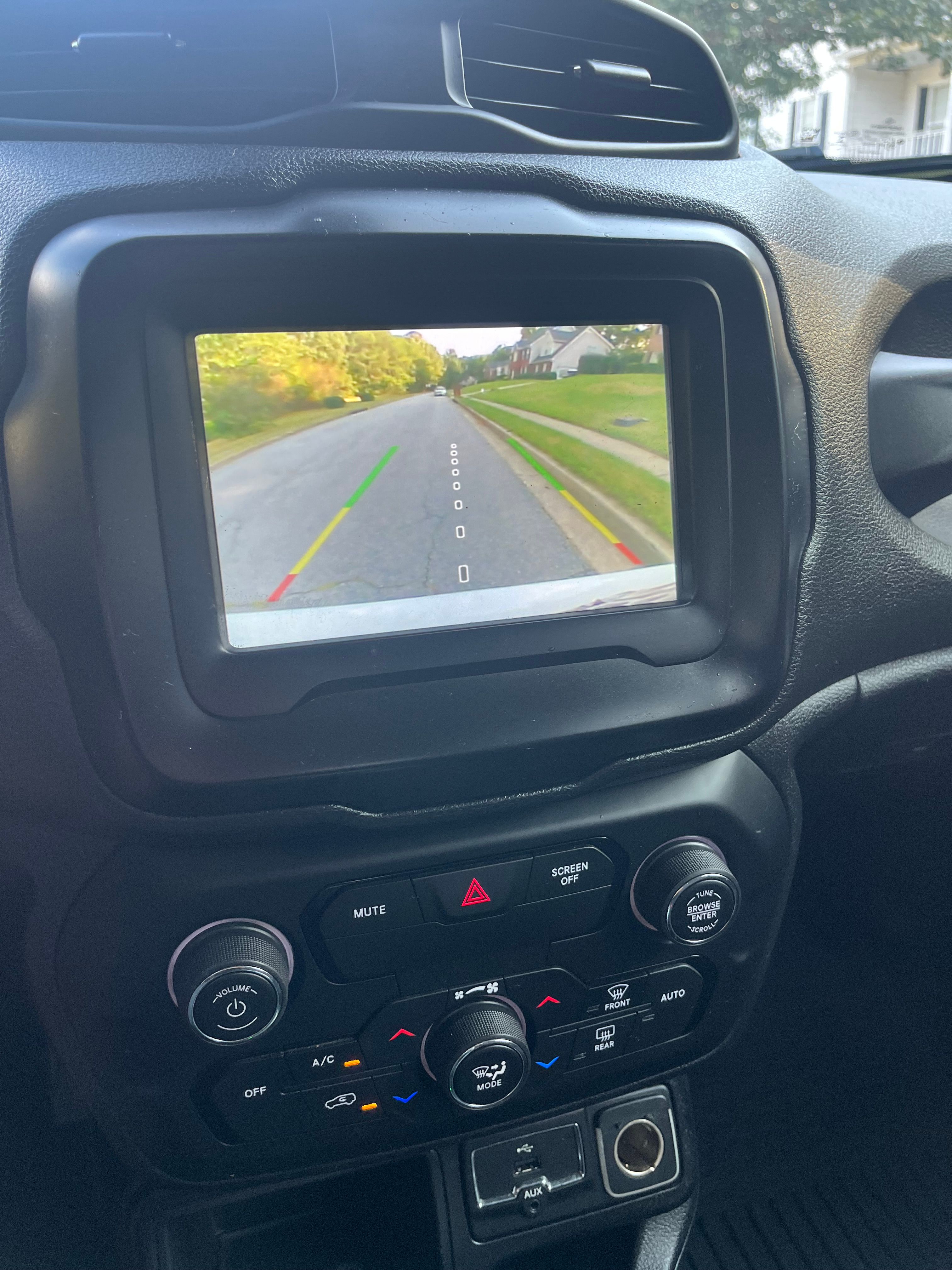Used 2018 Jeep Renegade Latitude FWD image 10