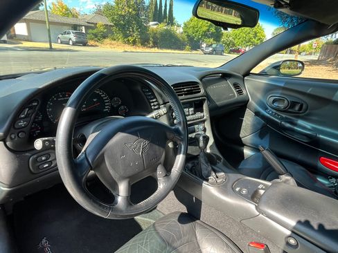 Used 2000 Chevrolet Corvette Coupe w/ Memory Pkg image 13