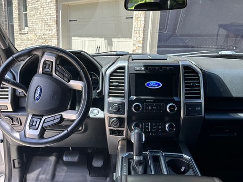 Used 2019 Ford F150 Platinum w/ Equipment Group 701A Luxury image 9