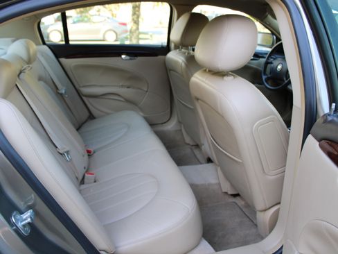 Used 2011 Buick Lucerne CXL image 9