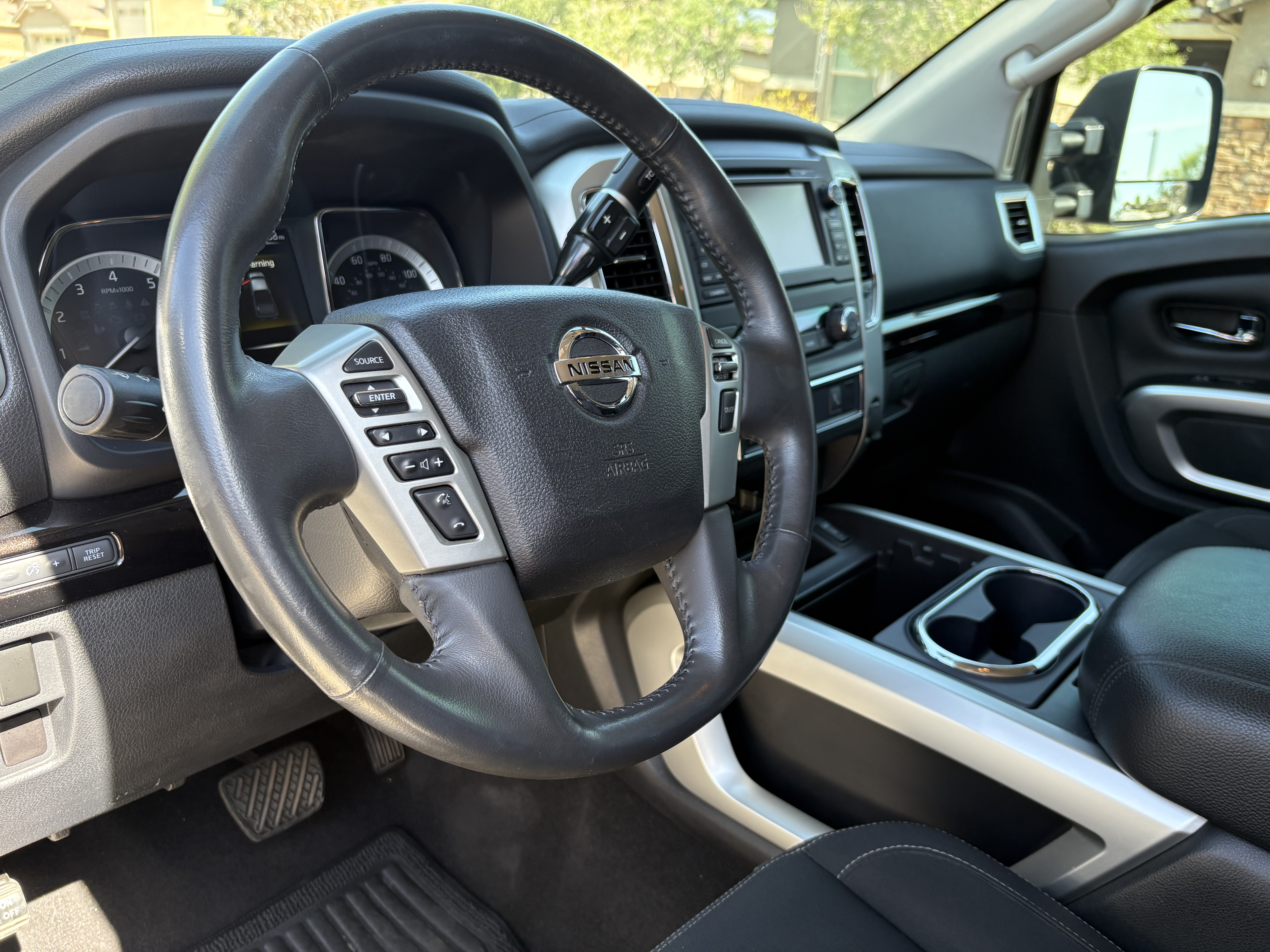 Used 2017 Nissan Titan SV RWD image 10
