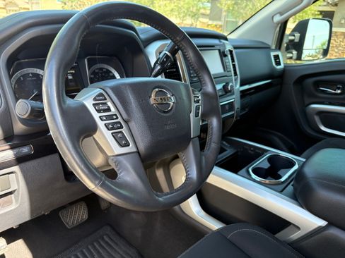 Used 2017 Nissan Titan SV RWD image 10