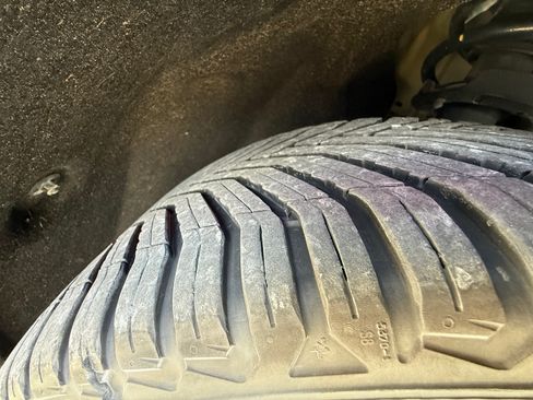 Used 2018 Chrysler Pacifica Limited w/ Tire & Wheel Group image 24