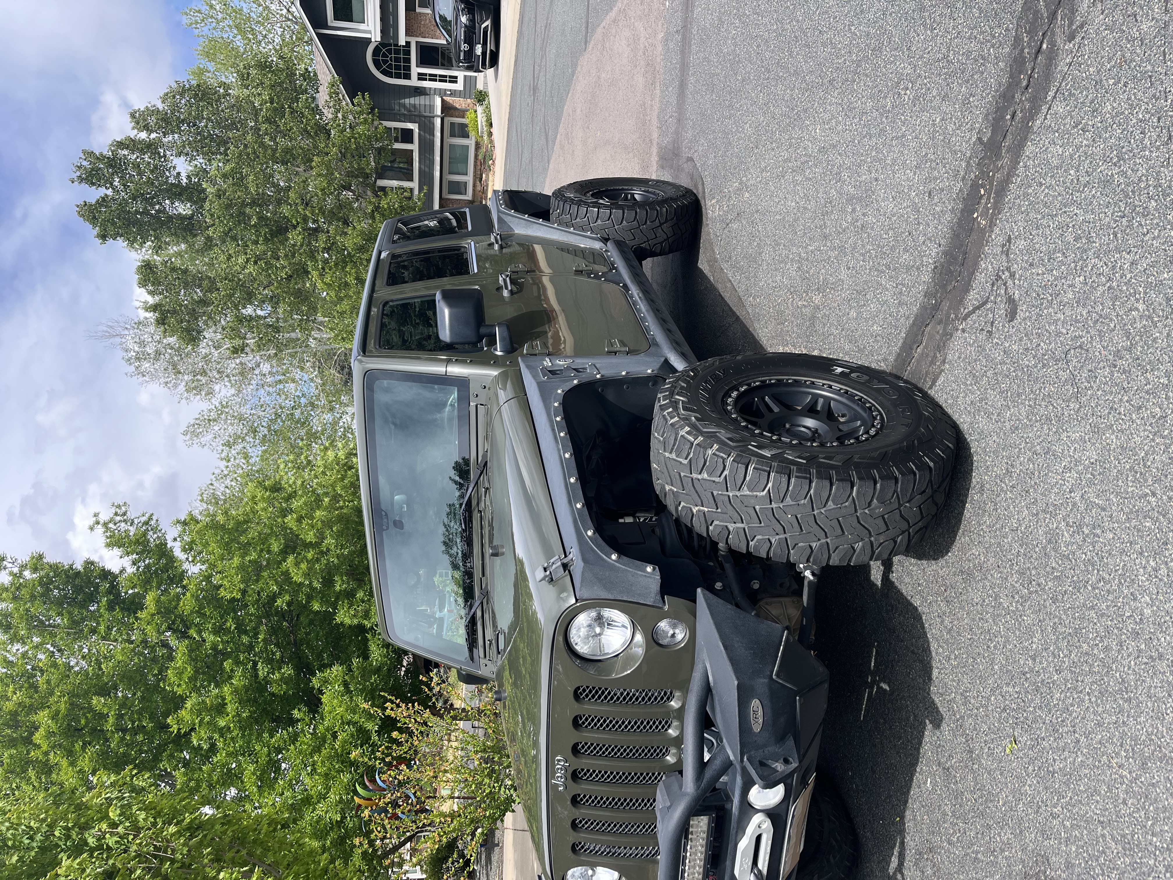 Used 2015 Jeep Wrangler Unlimited Rubicon w/ Connectivity Group AWD/4WD image 17