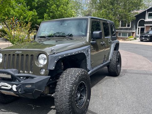 Used 2015 Jeep Wrangler Unlimited Rubicon w/ Connectivity Group AWD/4WD image 17