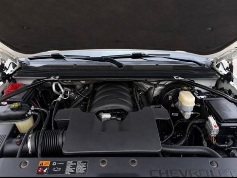Used 2016 Chevrolet Suburban LTZ RWD image 8