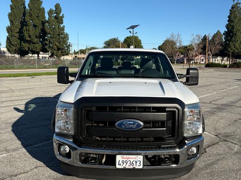 Used 2011 Ford F250 XL w/ XL Decor Pkg image 5