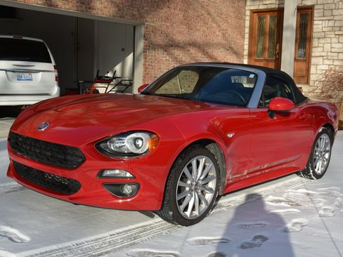 Used 2017 FIAT 124 Spider Lusso image 2