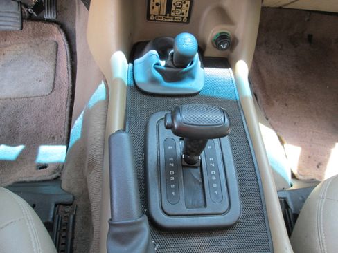 Used 1996 Land Rover Discovery SE AWD/4WD image 10