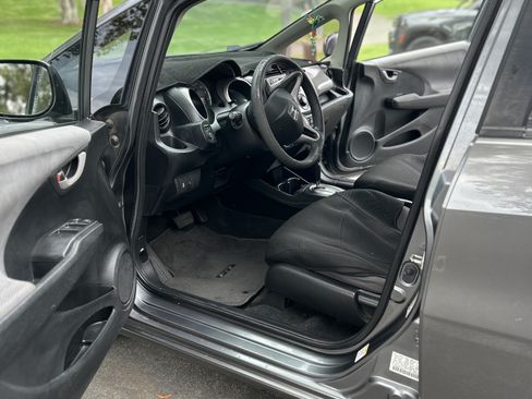 Used 2013 Honda Fit image 6