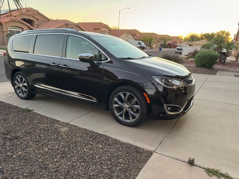 Used 2017 Chrysler Pacifica Limited w/ Tire & Wheel Group image 16