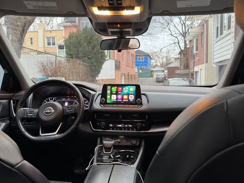 Used 2022 Nissan Rogue SV w/ SV Premium Package image 14