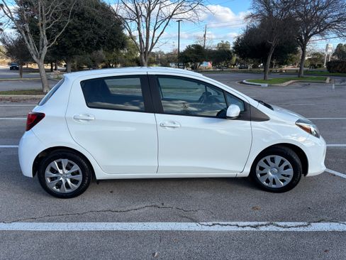 Used 2017 Toyota Yaris L image 5