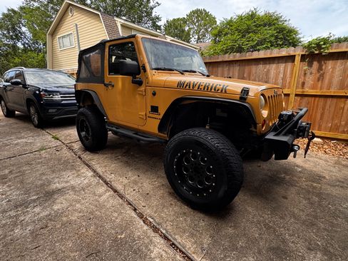 Used 2013 Jeep Wrangler Sport w/ Connectivity Group AWD/4WD image 4