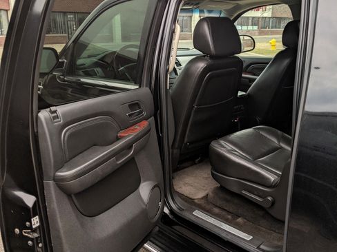 Used 2008 Cadillac Escalade ESV AWD image 17