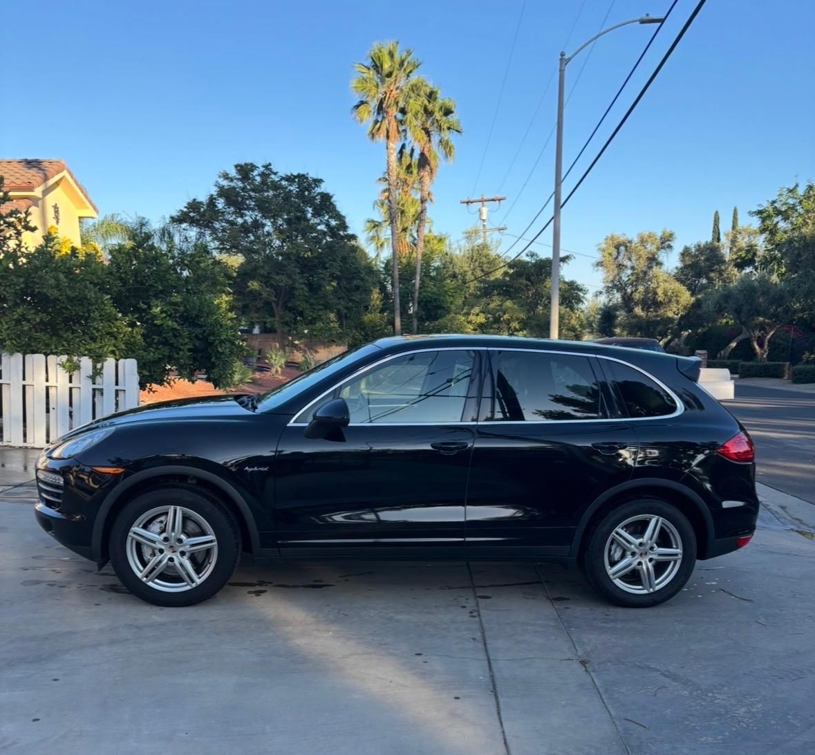 Used 2014 Porsche Cayenne S AWD/4WD image 2