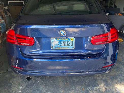 Used 2017 BMW 320i Sedan RWD image 10
