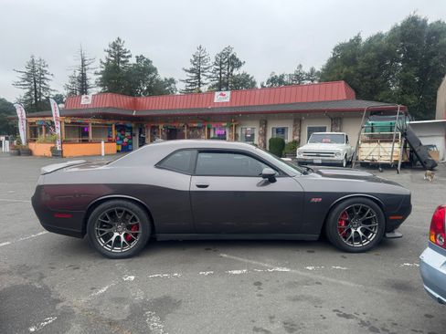 Used 2015 Dodge Challenger SRT w/ Technology Group RWD image 5