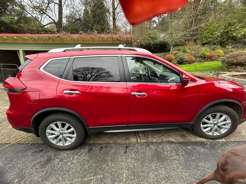 Used 2017 Nissan Rogue SV w/ SV Premium Package image 1