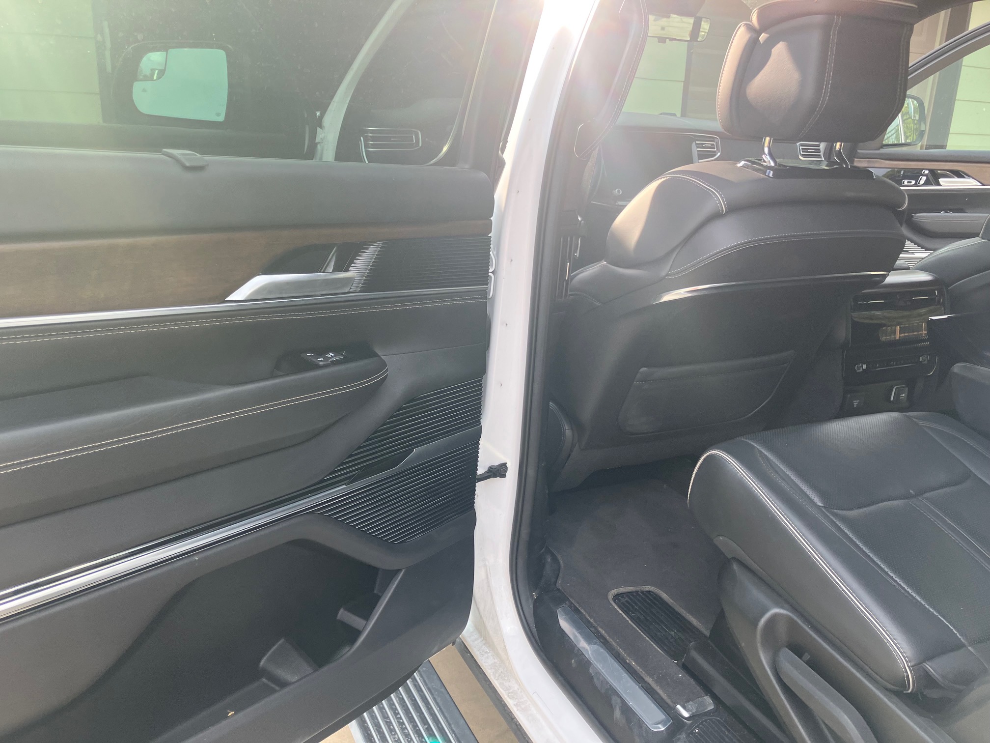Used 2023 Jeep Grand Wagoneer Series II AWD/4WD image 13