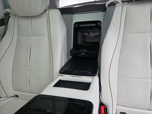 Used 2023 Mercedes-Benz Maybach GLS 600 4MATIC image 19