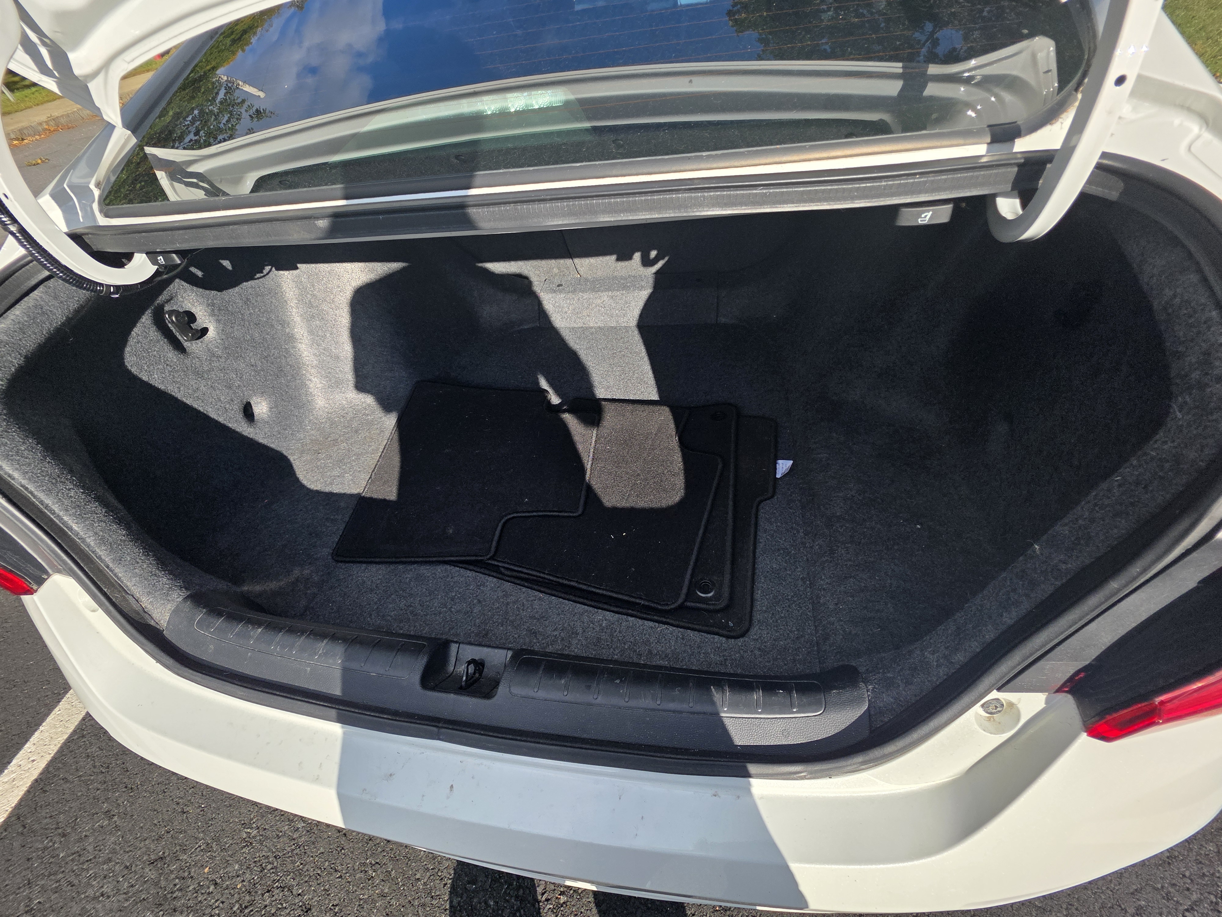 Used 2018 Honda Accord EX-L image 10