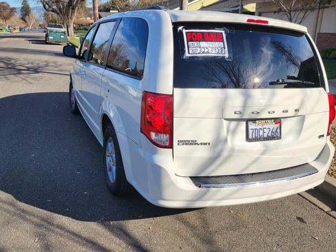 Used 2013 Dodge Grand Caravan SXT FWD image 4