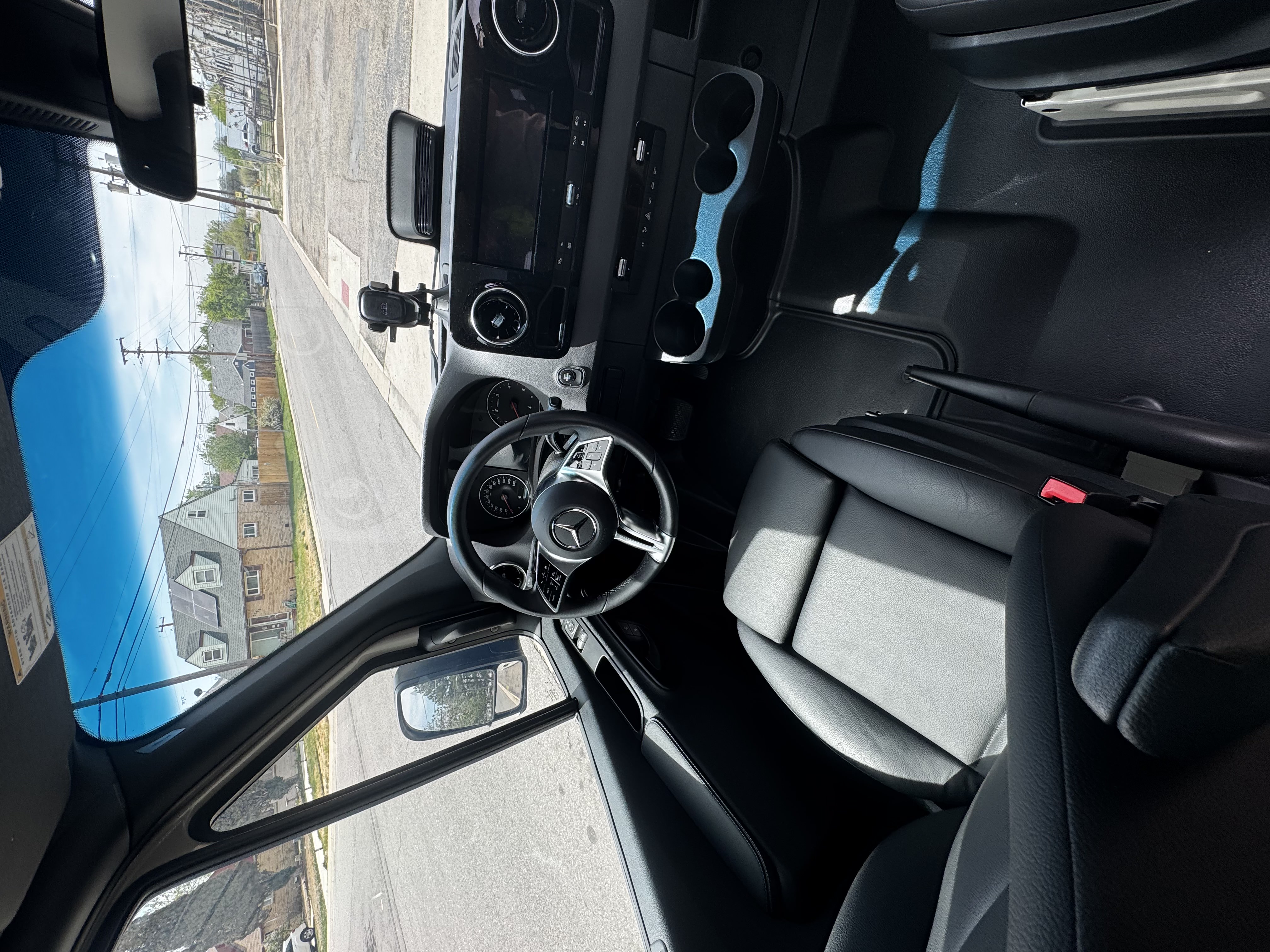 Used 2025 Mercedes-Benz Sprinter 2500 image 18