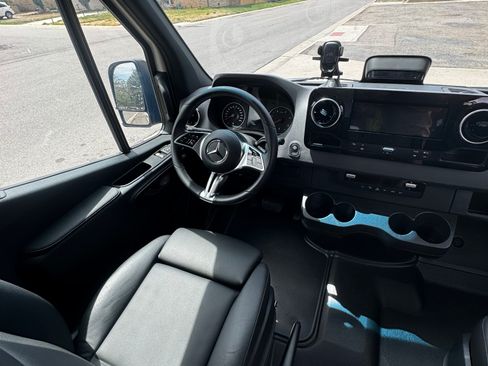 Used 2025 Mercedes-Benz Sprinter 2500 image 18