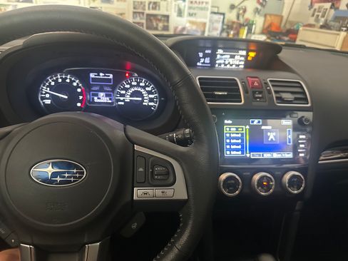 Used 2018 Subaru Forester 2.5i Touring w/ Popular Package #2 AWD/4WD image 22