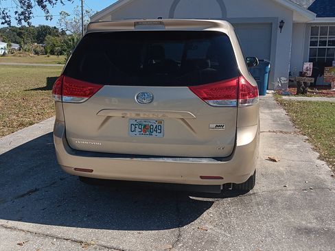 Used 2011 Toyota Sienna LE image 4