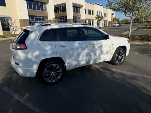 Used 2019 Jeep Cherokee Overland w/ Technology Group image 5