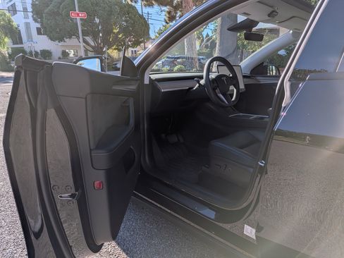 Used 2023 Tesla Model Y Long Range image 20