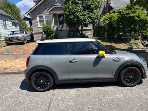 Used 2022 MINI Cooper SE FWD image 11